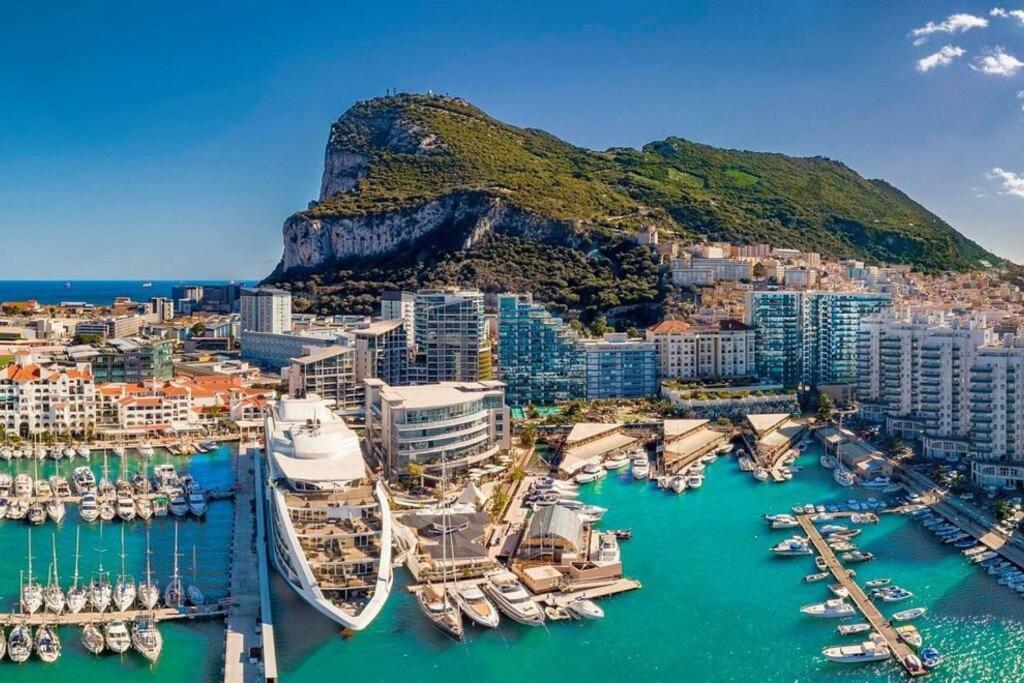 Gibraltar Luxury With Rooftop Pools & Views Exterior photo
